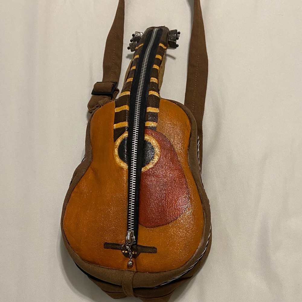 Violettes by Becky hand painted Guitar-Shaped Crossbody Bag - Picture 2 of 13